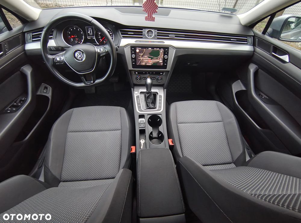 Volkswagen Passat - 2