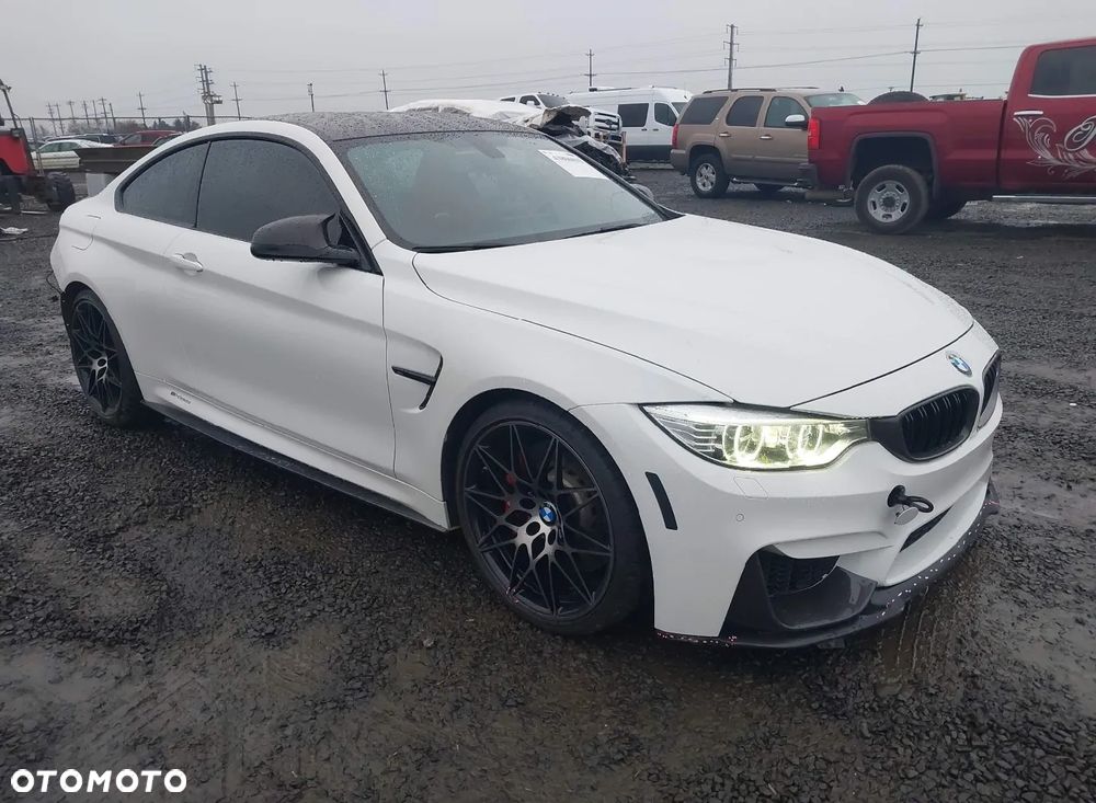 BMW M4 DKG Competition