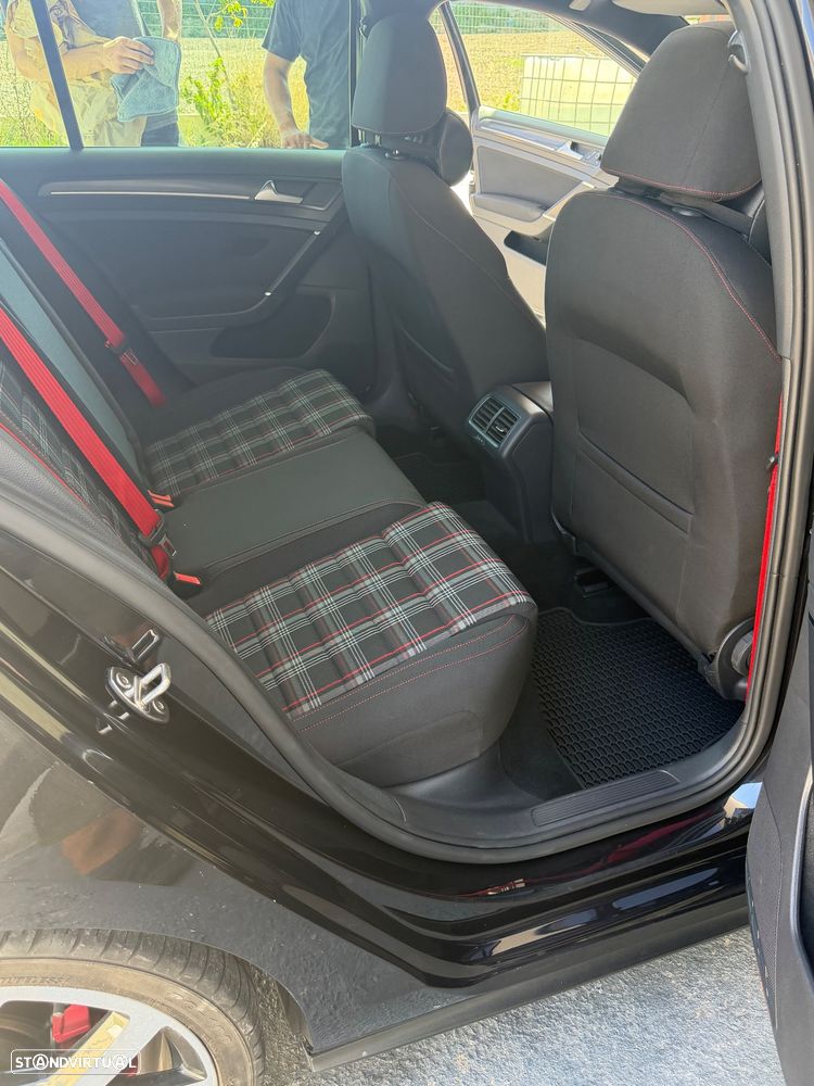 VW Golf 2.0 TSI GTI DSG Performance - 38
