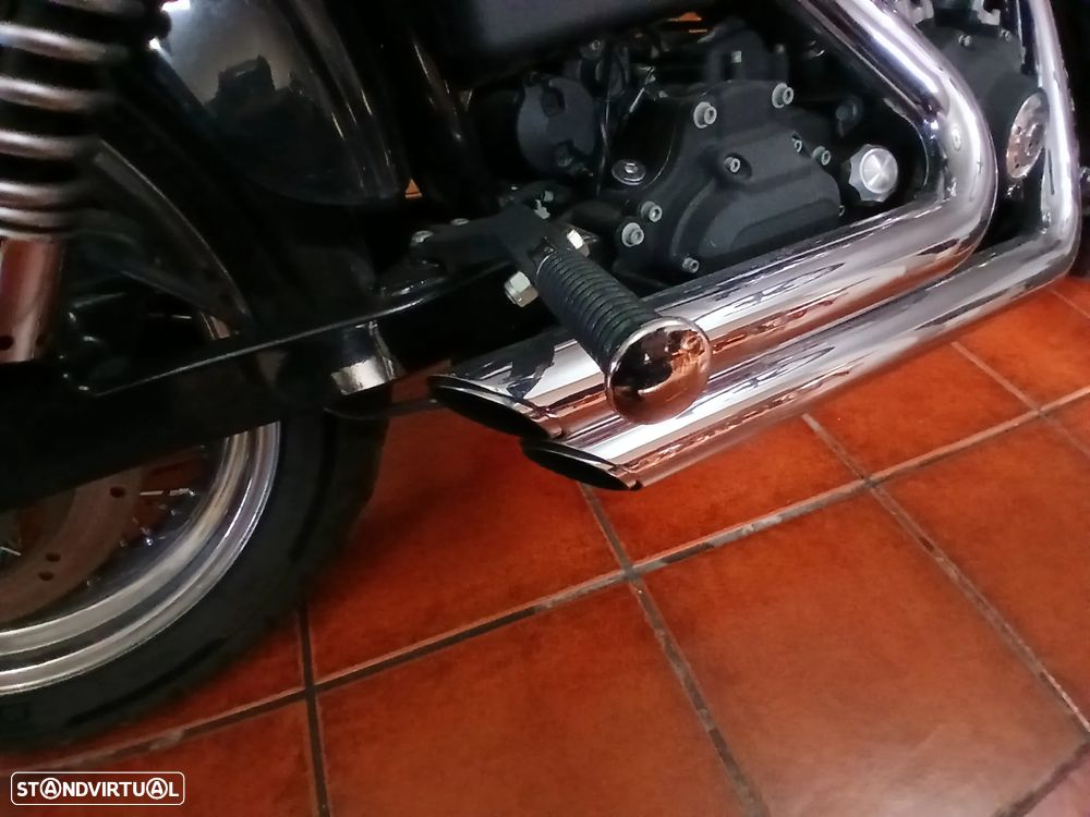 Harley-Davidson Dyna Street Bob - 12