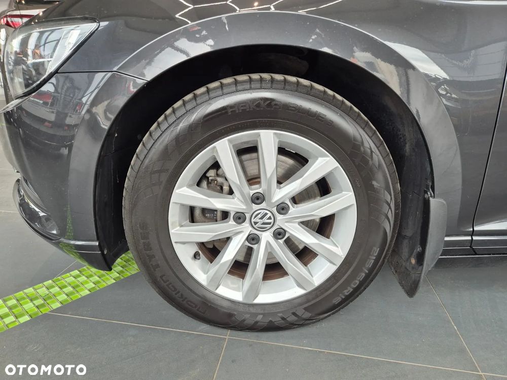 Volkswagen Passat - 14