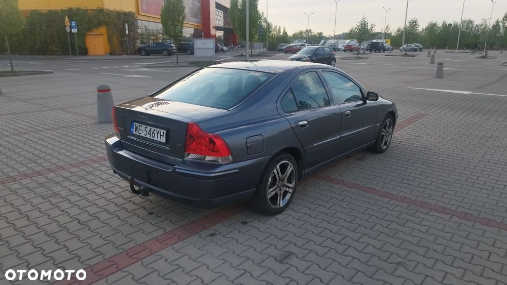 Volvo S60 2.4 Momentum - 1