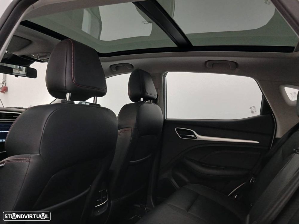 MG ZS EV 72.6 kWh Luxury - 8