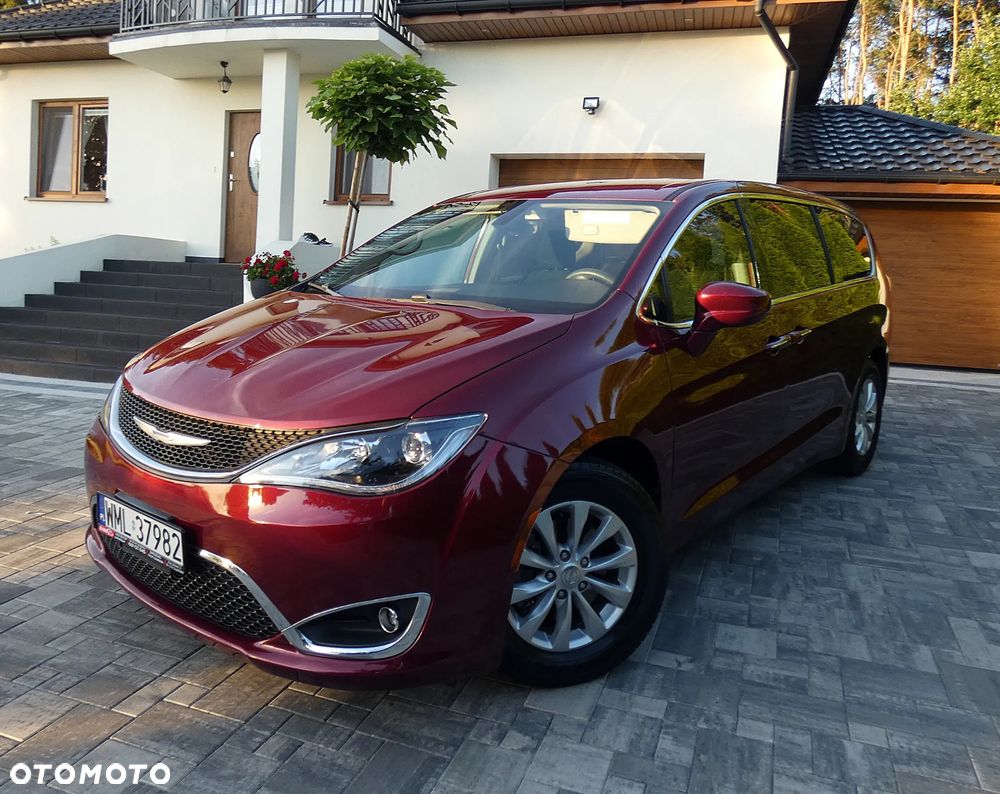 Chrysler Pacifica - 2