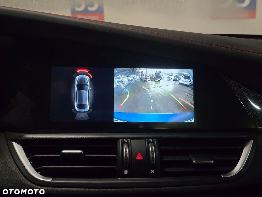 Alfa Romeo Giulia 2.0 Turbo 16V AT8-Q4 Estrema - 23