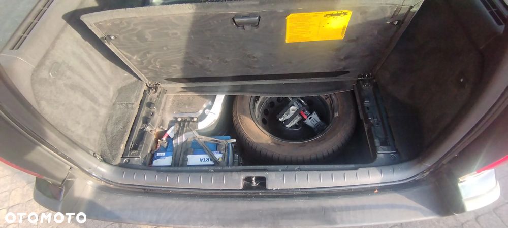 Volvo V70 D5 Comfort - 11