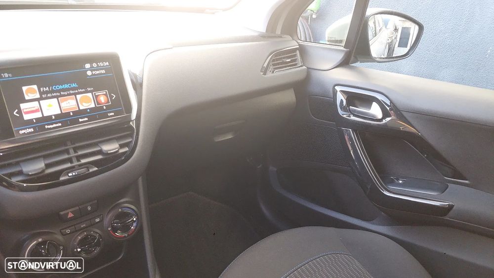 Peugeot 208 1.2 PureTech Signature - 7