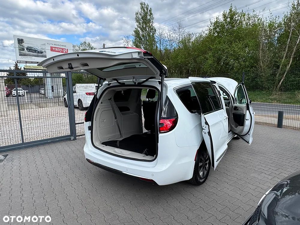 Chrysler Pacifica - 17