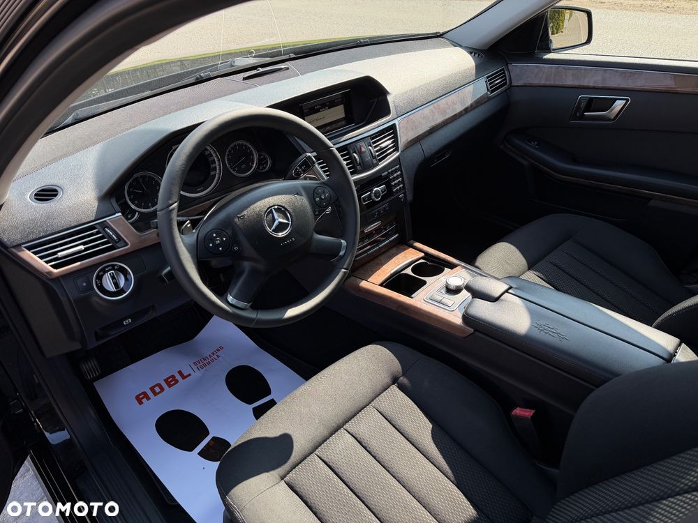 Mercedes-Benz Klasa E 200 CGI BlueEFFICIENCY 7G-TRONIC Elegance - 16