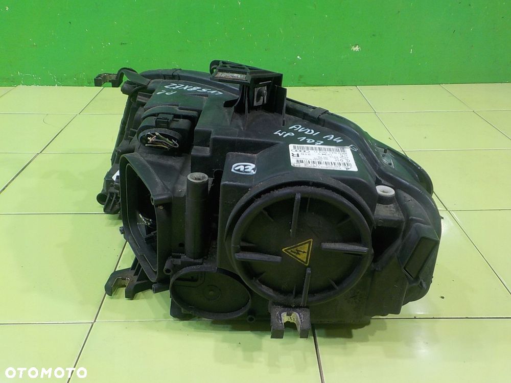 AUDI A4 B8 S-LINE 1.8 TFSI 08r SEDAN XENON lampa prawa przod 8K0941004D - 3