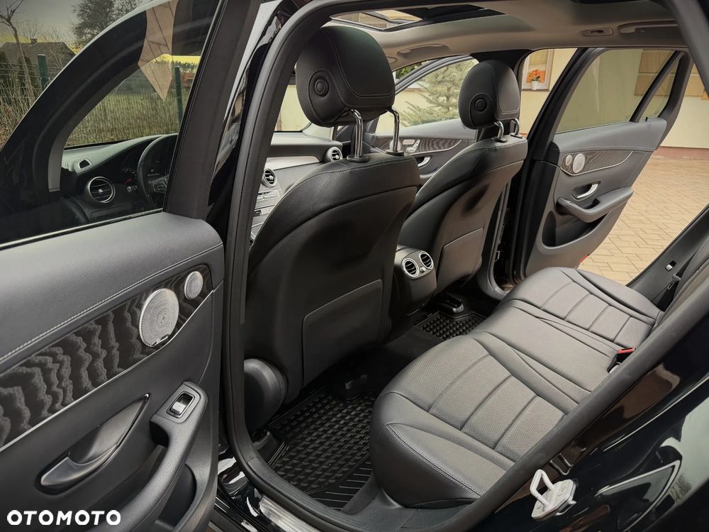 Mercedes-Benz GLC - 30