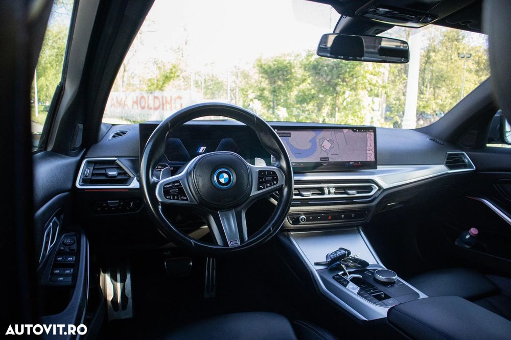 BMW Seria 3 330e Aut. M Sport - 33