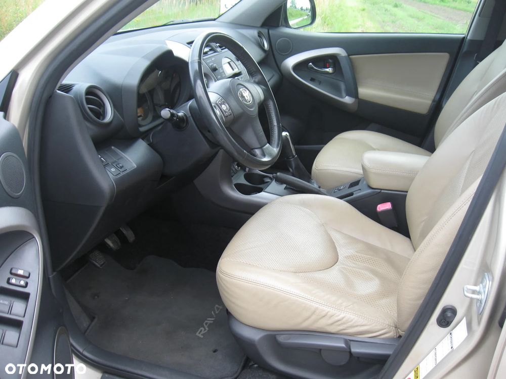 Toyota RAV4 2.0 VVT-i Premium - 9