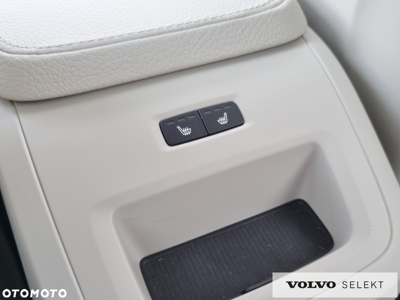 Volvo V90 Cross Country - 33