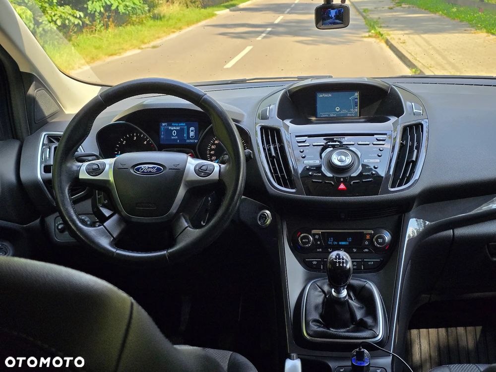 Ford Kuga 2.0 TDCi 2x4 Titanium - 28