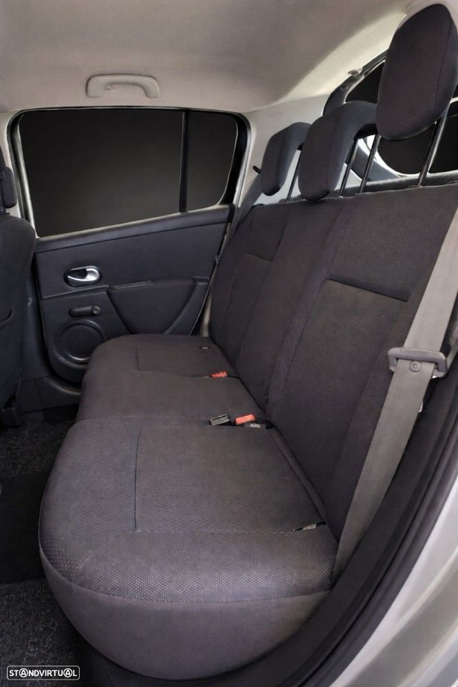 Renault Clio 1.2 16V Confort - 13