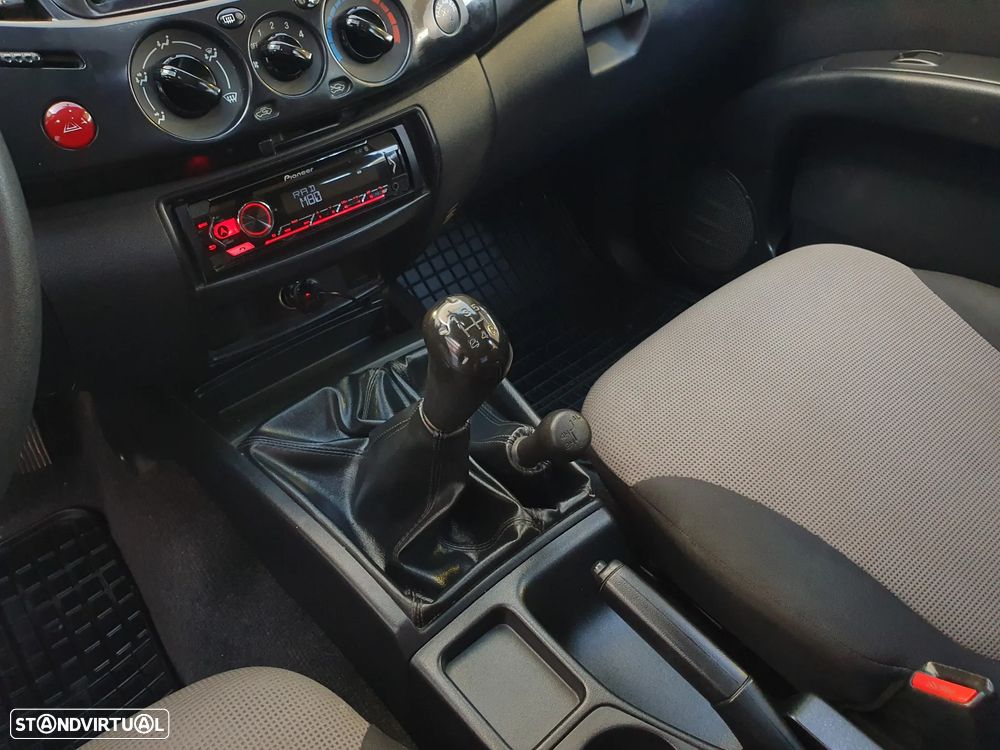 Mitsubishi L200 2.5 DI-D CD Invite AC CC 4WD - 11