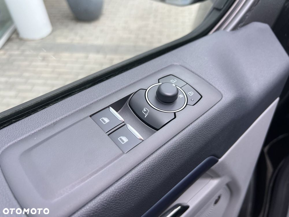 Ford Tourneo Custom - 31