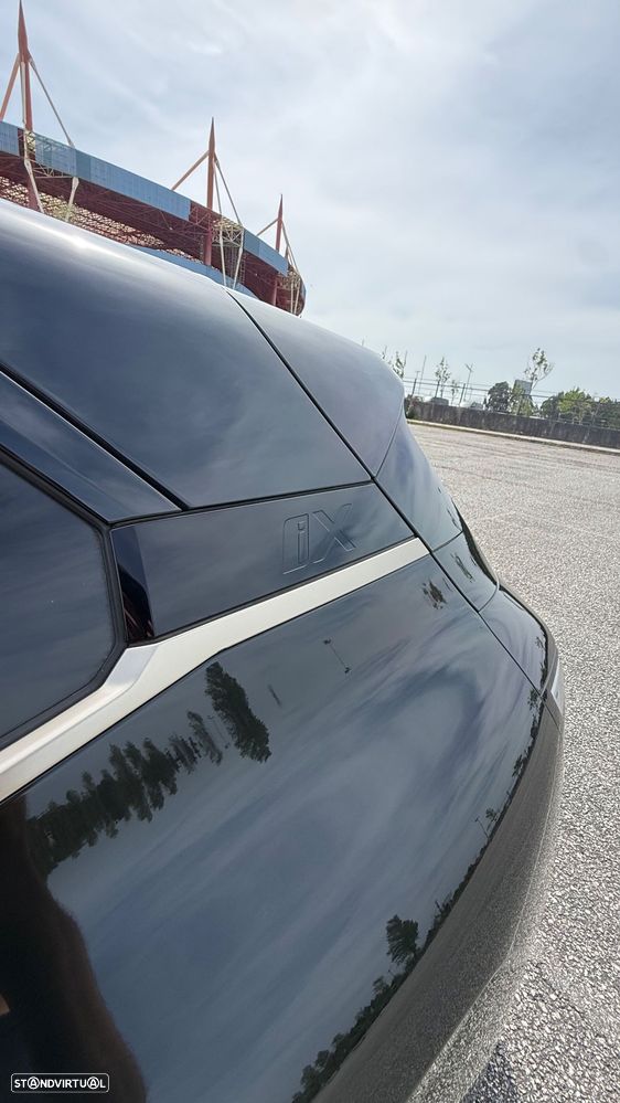 BMW iX xDrive 40 Pack Desportivo - 17