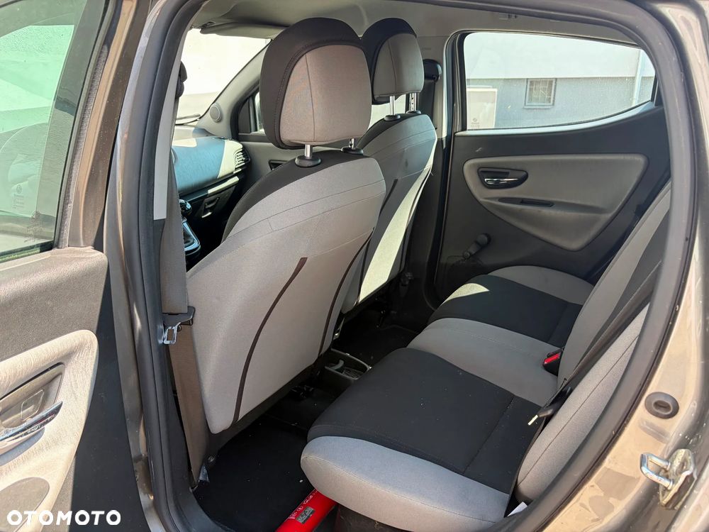 Lancia Ypsilon 1.2 8V Gold - 9