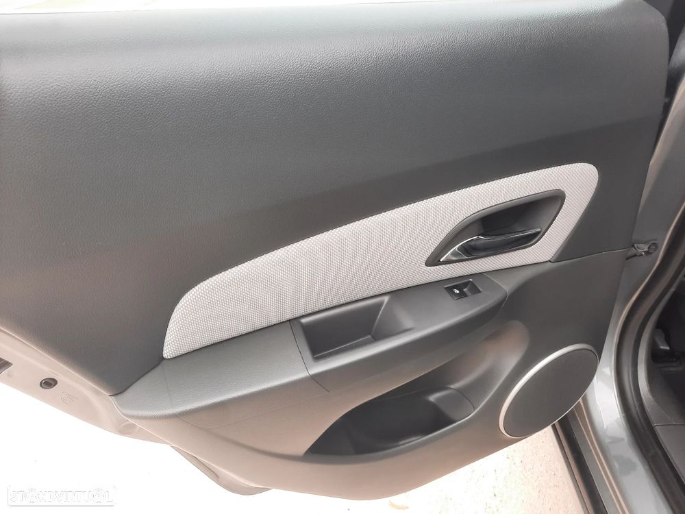 Chevrolet Cruze 2.0 VCDi LT - 28