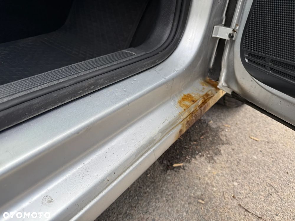 Volkswagen Golf 2.0 TDI (BlueMotion Technology) Comfortline - 29