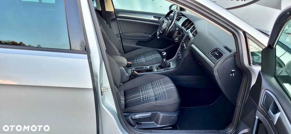 Volkswagen Golf 1.6 TDI DPF MATCH - 17