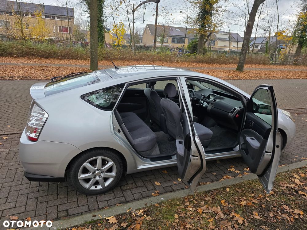 Toyota Prius 1.5 VVT-i Sol - 10