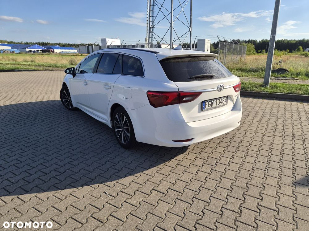 Toyota Avensis - 2