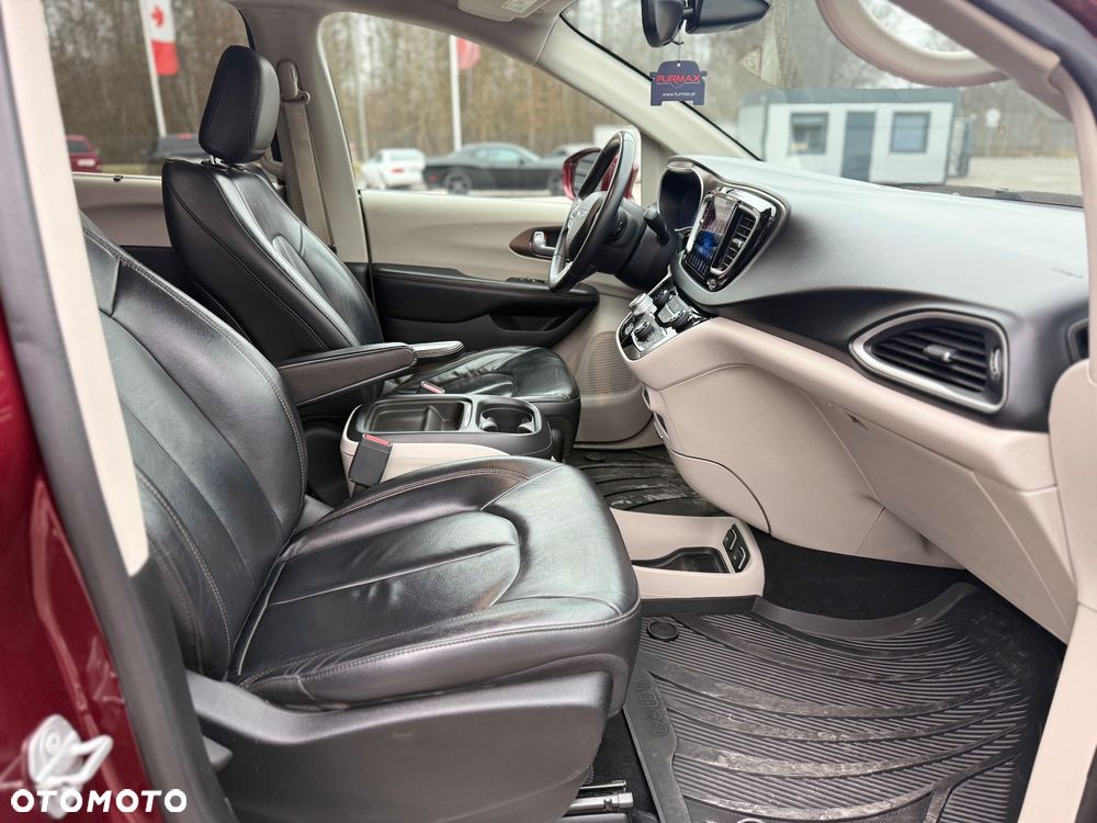 Chrysler Pacifica - 23