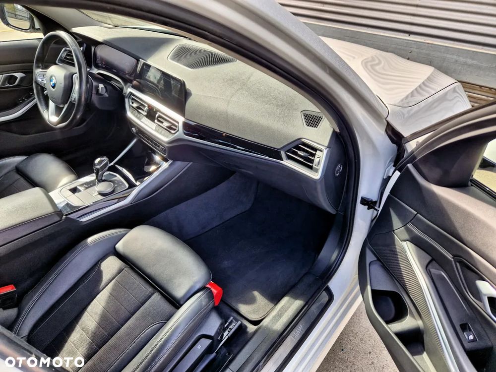 BMW Seria 3 318d Sport Line - 15