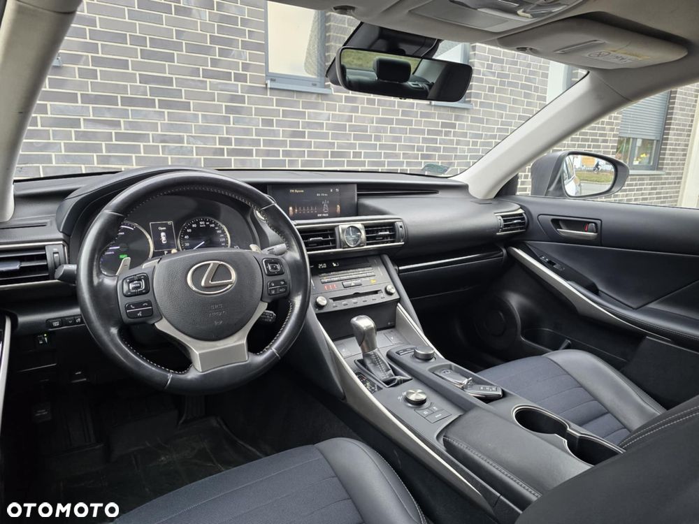 Lexus IS 300h F Sport EU6 - 28