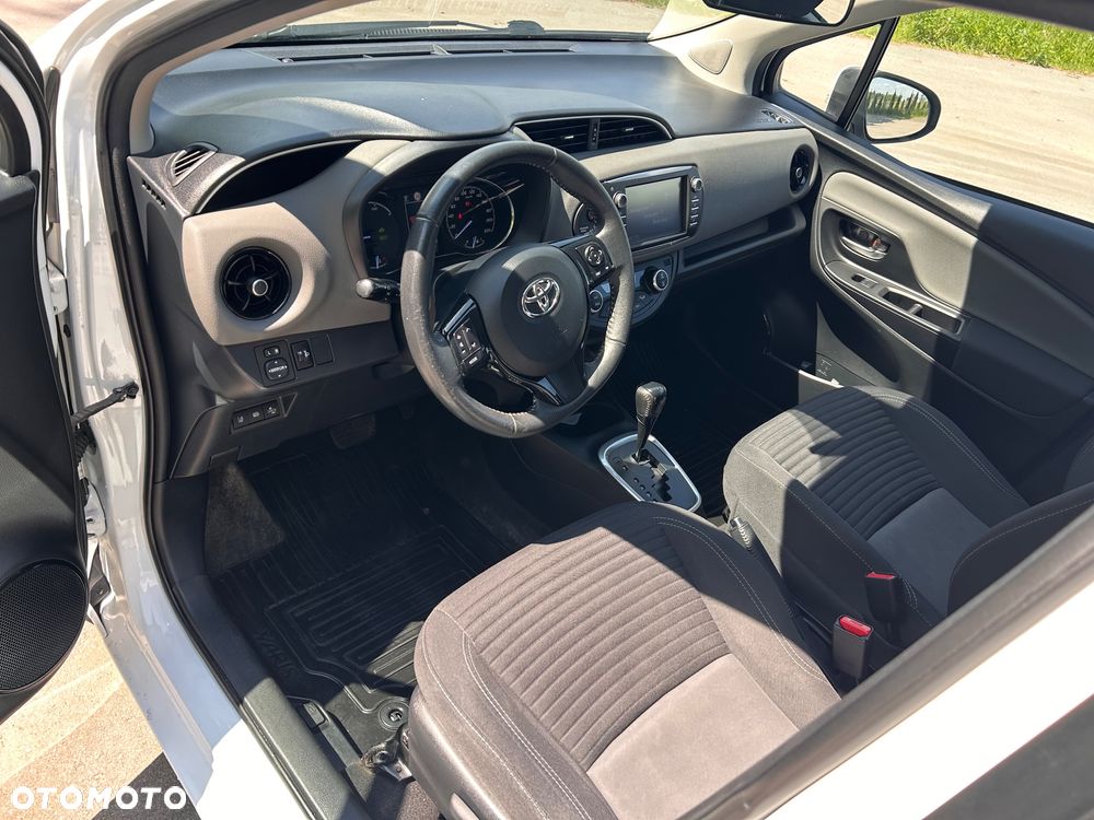 Toyota Yaris Hybrid 100 Premium - 31