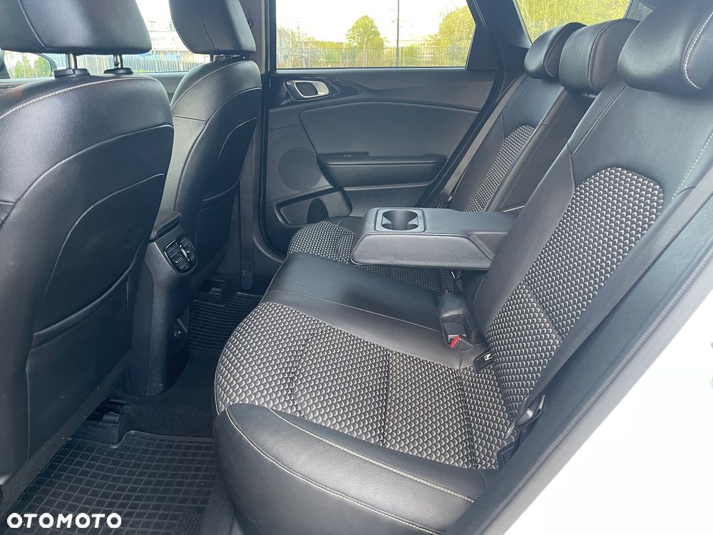 Kia Ceed 1.5 T-GDI Business Line DCT - 19