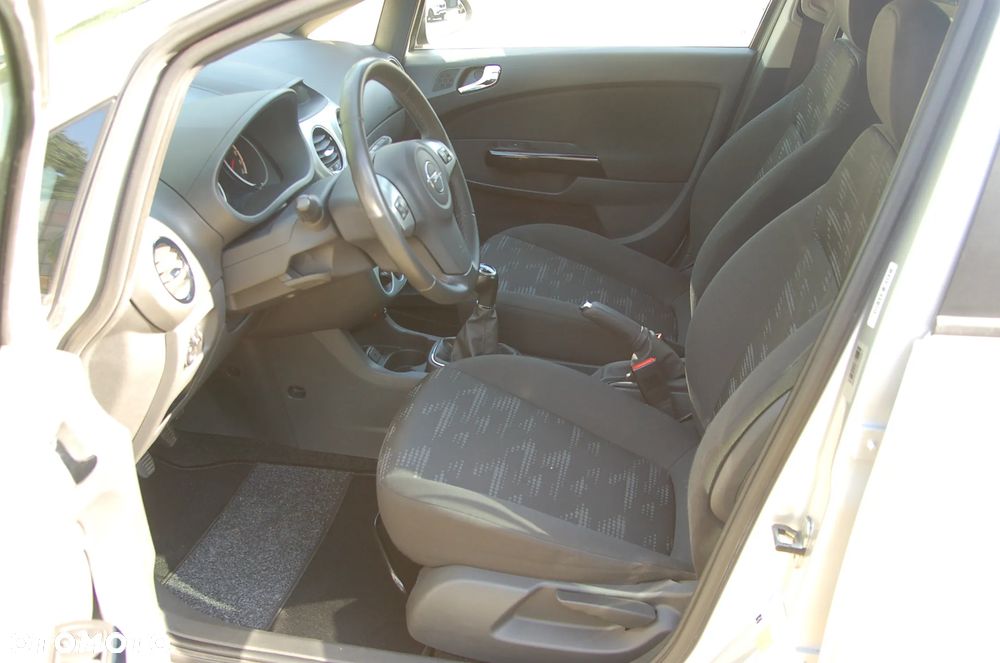 Opel Corsa 1.4 16V Energy - 8
