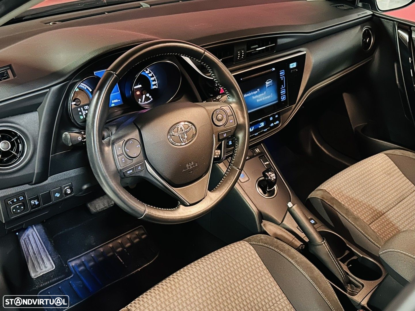 Toyota Auris 1.8 HSD Comfort +P.Sport+Navi - 5