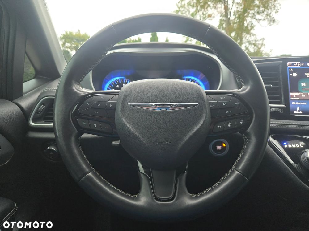 Chrysler Pacifica - 30