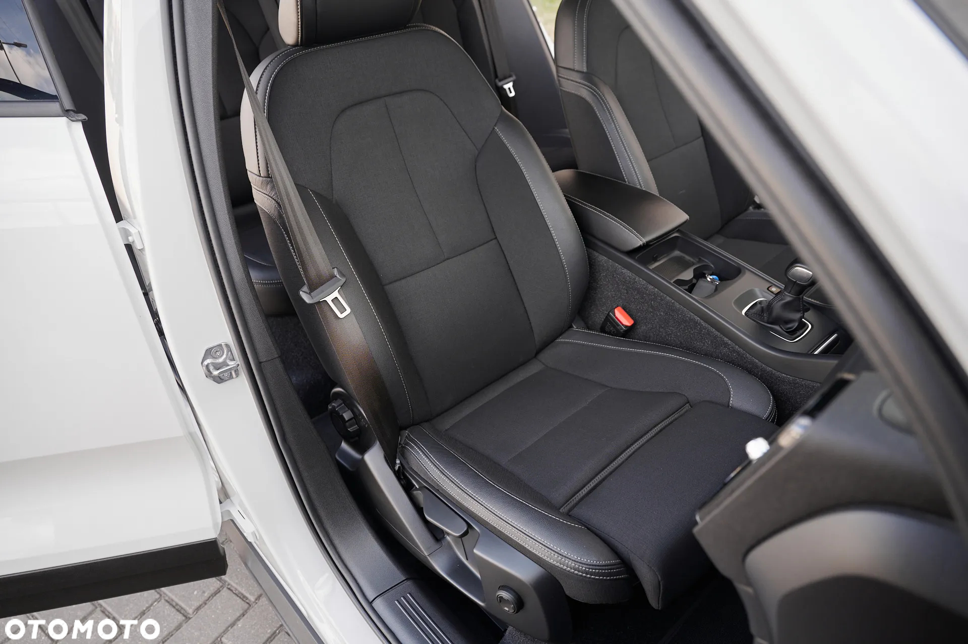 Volvo XC 40 T3 Momentum Pro - 27