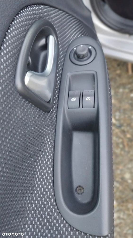 Renault Clio 1.2 16V Campus - 8