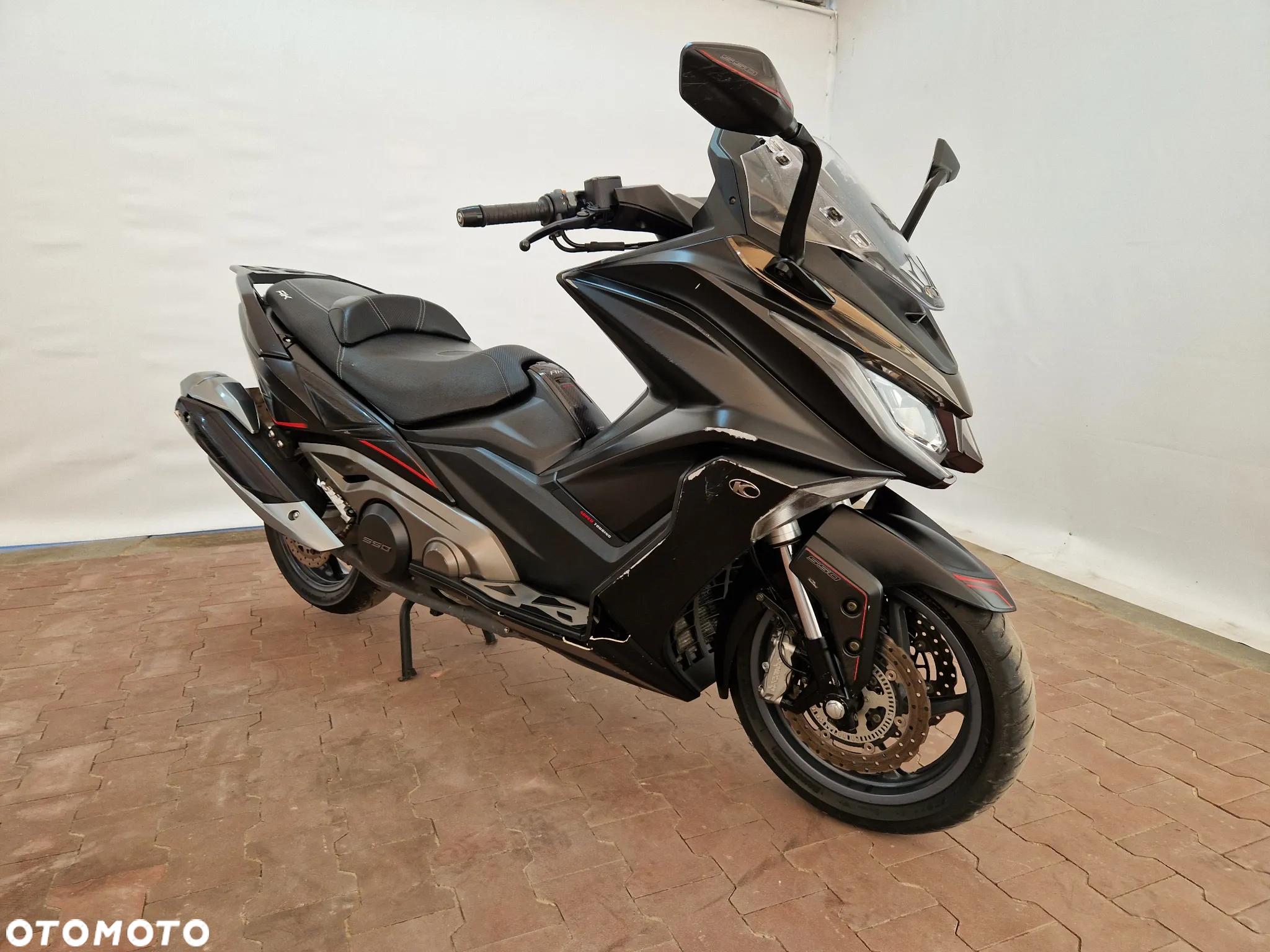 Kymco AK 550 - 8