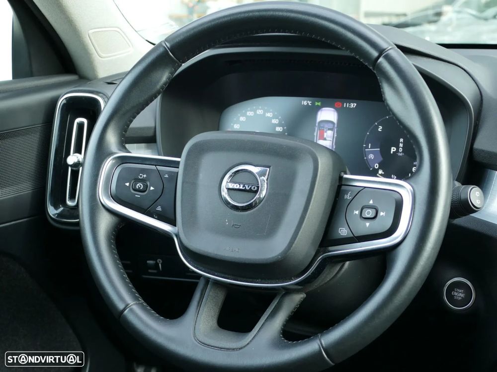 Volvo XC 40 2.0 D3 Momentum Geartronic - 32