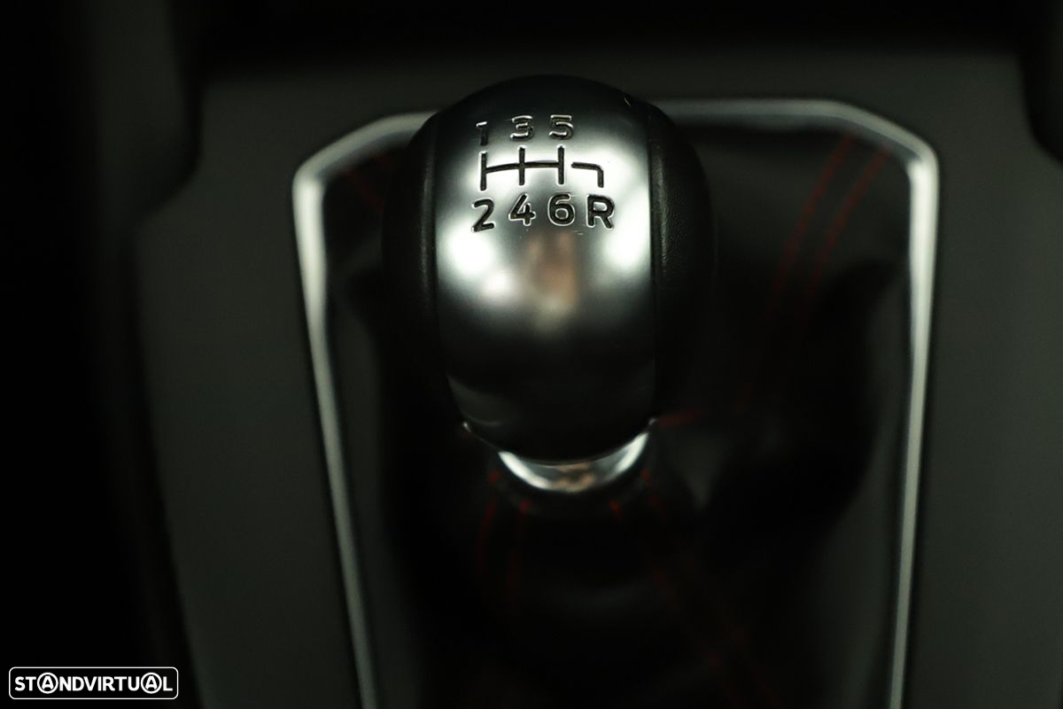 Ford Focus 1.0 EcoBoost MHEV ST-Line - 14