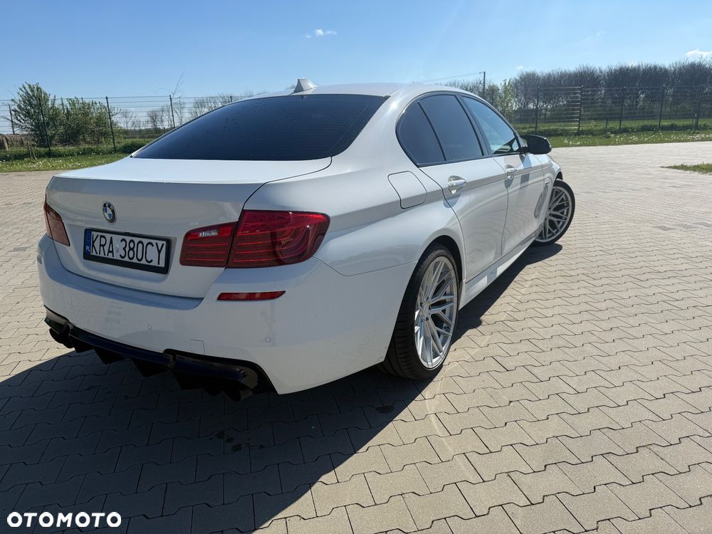BMW Seria 5 550i - 7