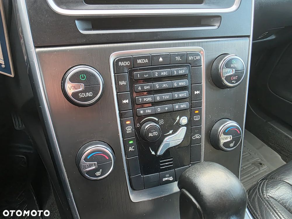 Volvo V60 D4 Geartronic Momentum - 17