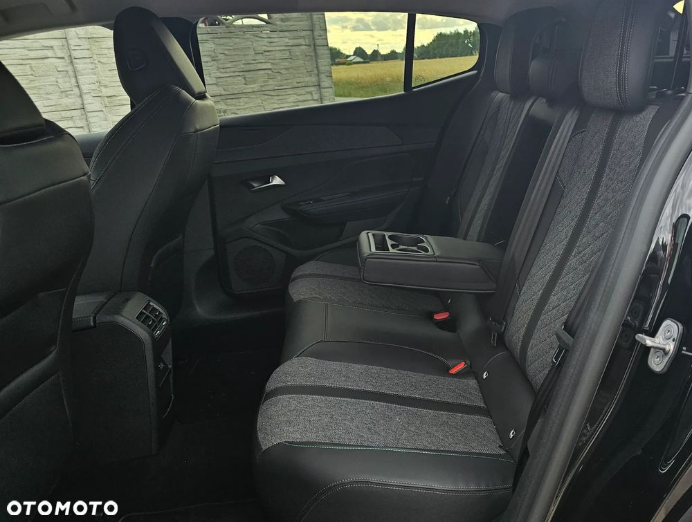 Peugeot 408 1.6 Plug-In Hybrid 180 Allure EAT8 - 11