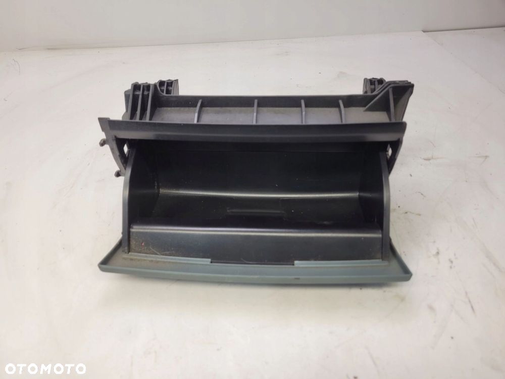 SCHOWEK FOTELA PRAWY AUDI A3 8P LIFT 8P0881578 - 3