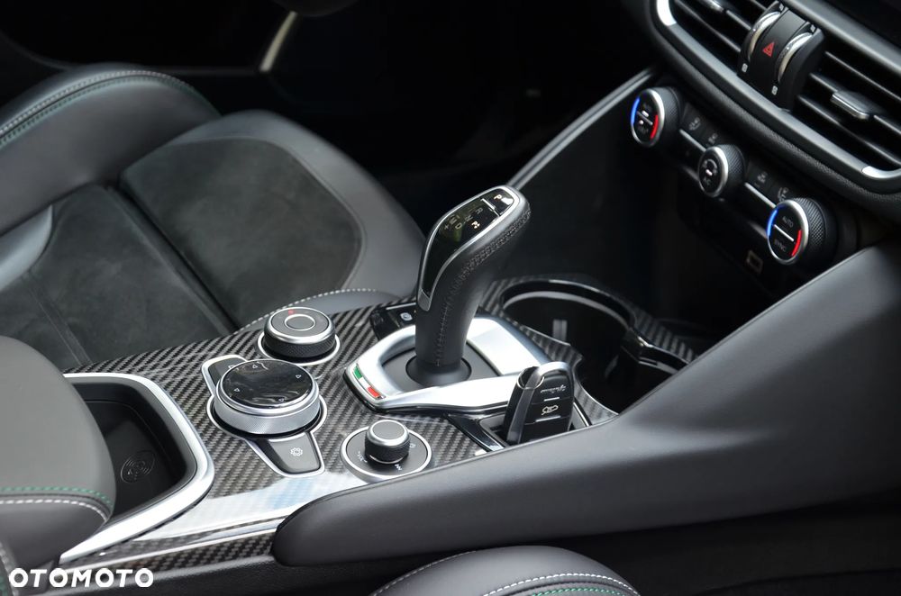 Alfa Romeo Giulia 2.9 Bi Turbo V6 Quadrifoglio - 22