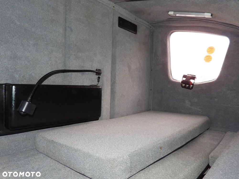 Iveco DAILY 35S18 KONTENER WINDA 8 PALET WEBASTO TEMPOMAT NAWIGACJA LEDY PNEUMATYKA KLIMATYZACJA  180KM - 41