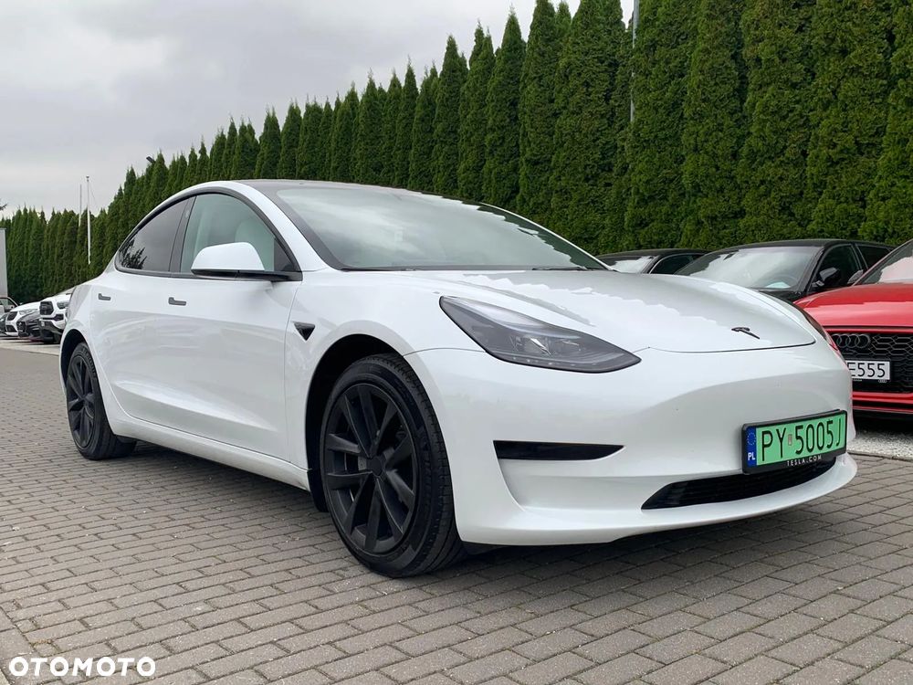 Tesla Model 3 - 3