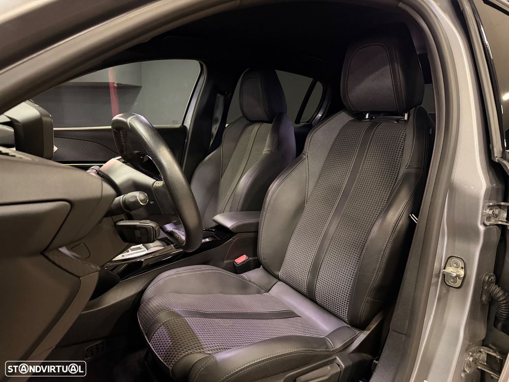 Peugeot e-208 GT - 3